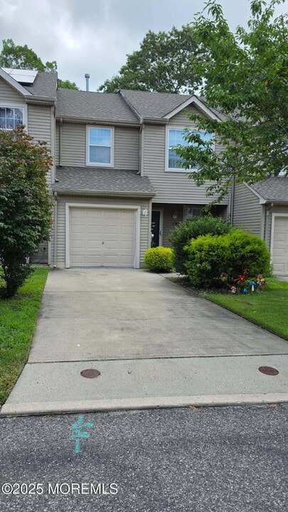 19 Schooner Court in Little Egg Harbor Township, NJ - Foto de edificio