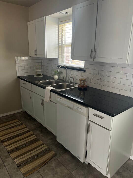 43 Shirley Ln in Edmond, OK - Building Photo