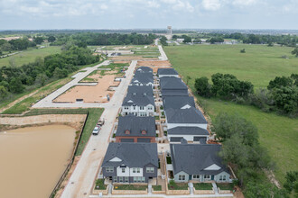 Canvas on Founders Hill in Fulshear, TX - Building Photo - Building Photo