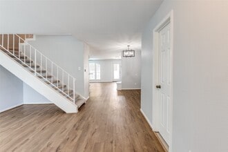 10816 Briar Forest Dr in Houston, TX - Building Photo - Building Photo