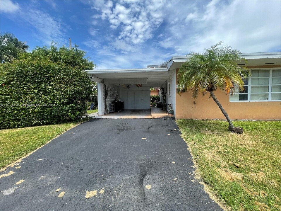 1400 N 16th Ave in Hollywood, FL - Building Photo