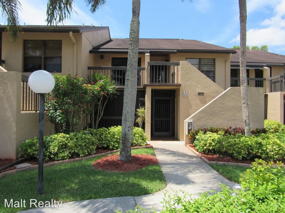 15493 Admiralty Cir in North Fort Myers, FL - Building Photo