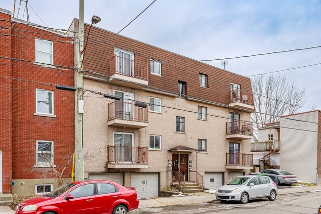 45 Saint Antoine St in Montréal, QC - Building Photo - Building Photo