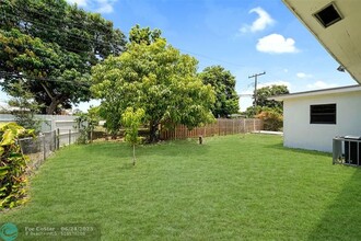 4260 NW 173rd Dr in Miami Gardens, FL - Building Photo - Building Photo