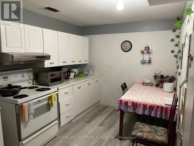 45 W Park Ave in Hamilton, ON - Building Photo - Building Photo