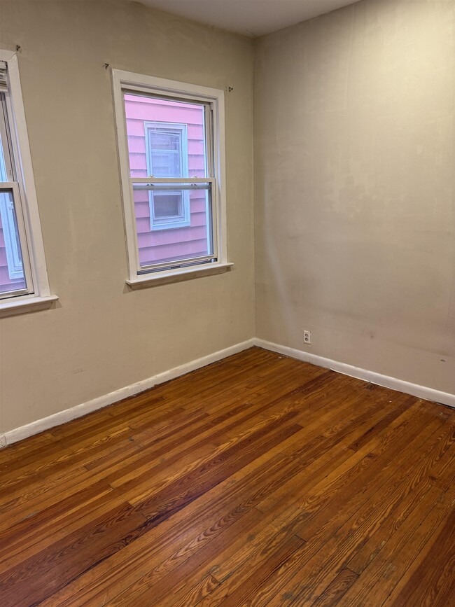 215 Liberty Ave in Jersey City, NJ - Building Photo - Building Photo