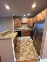 211 Auburn Dr in Easton, PA - Building Photo - Building Photo