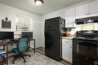 Stone Ridge Apartments- Convenient Location in Roanoke, VA - Building Photo - Building Photo