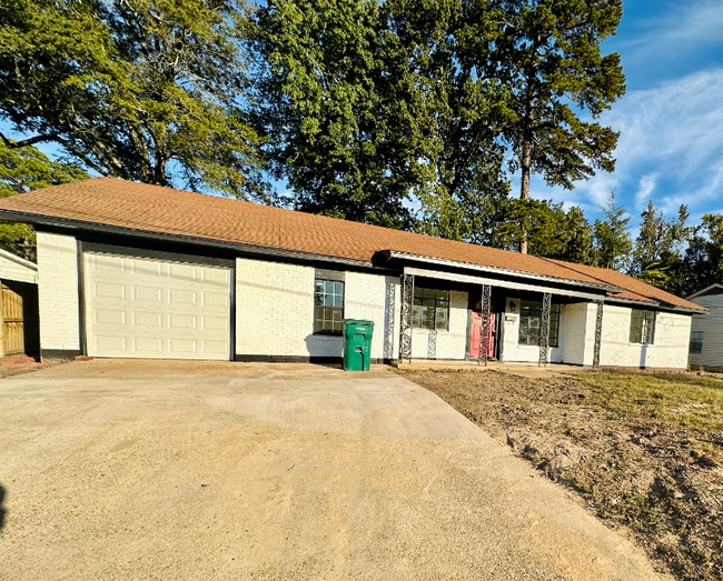 4224 Main St in Texarkana, TX - Foto de edificio - Building Photo