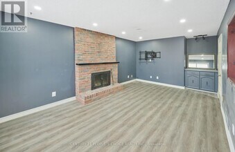 102 Hialeah Crescent in Whitby, ON - Building Photo - Building Photo