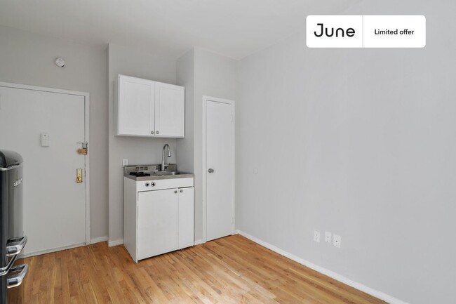 244 W 64th St in New York, NY - Building Photo - Building Photo