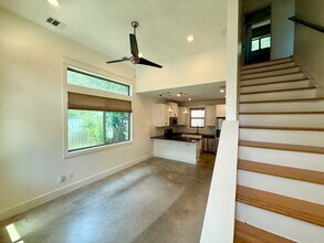 2200-B E 16th St in Austin, TX - Building Photo - Building Photo