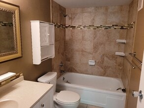 2950 SE Ocean Blvd in Stuart, FL - Building Photo - Building Photo