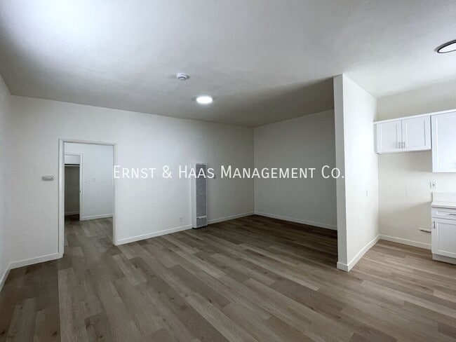 1049 E 21st St in Long Beach, CA - Building Photo - Building Photo