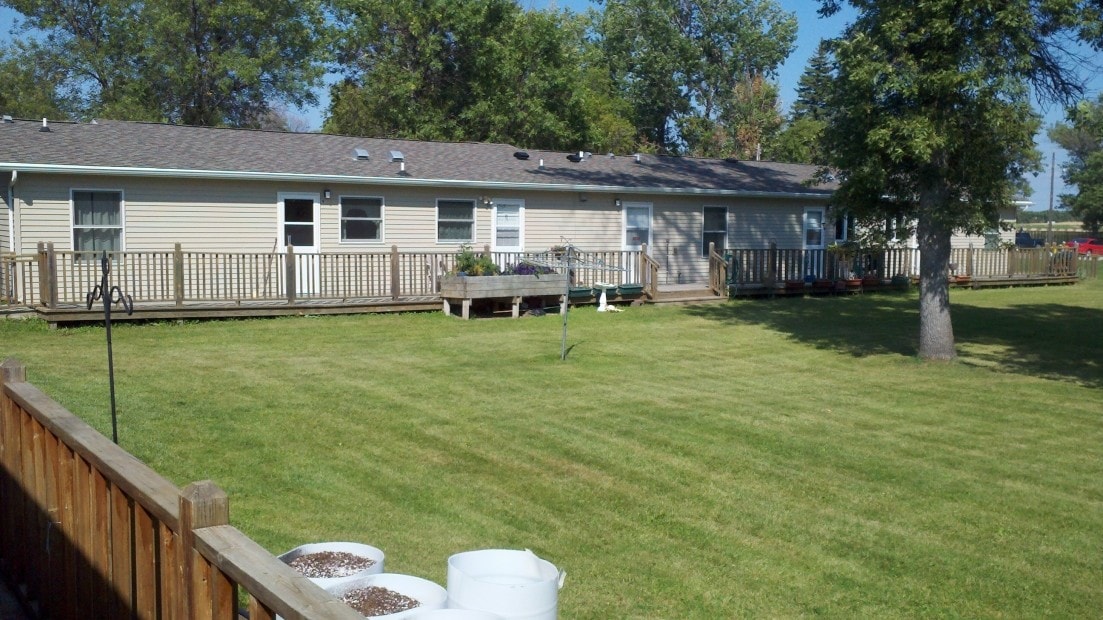 Courtyard Apartments in Rugby, ND - Foto de edificio