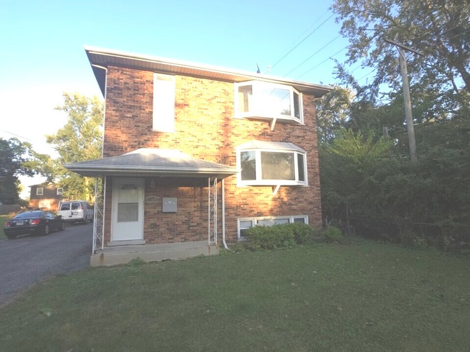 760 E North Broadway St in Lombard, IL - Building Photo