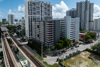 Casa Grande I Towers in Miami, FL - Building Photo - Building Photo