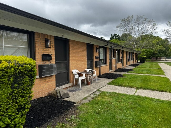 ONE11 RESIDENCES - MT CLEMENS - APARTMENTS in Mount Clemens, MI - Foto de edificio - Building Photo