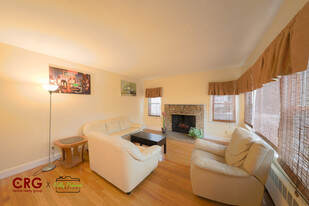 25 Harris Ave, Unit 1 in Wellesley, MA - Foto de edificio - Building Photo