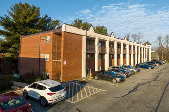 The Crossings at Elmwood in Woodlyn, PA - Building Photo - Building Photo