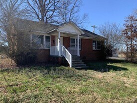 317 Morris St in Stanley, NC - Building Photo