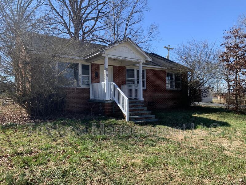 317 Morris St in Stanley, NC - Building Photo