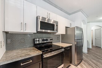 8877 Lakes at 610 Dr in Houston, TX - Building Photo - Building Photo