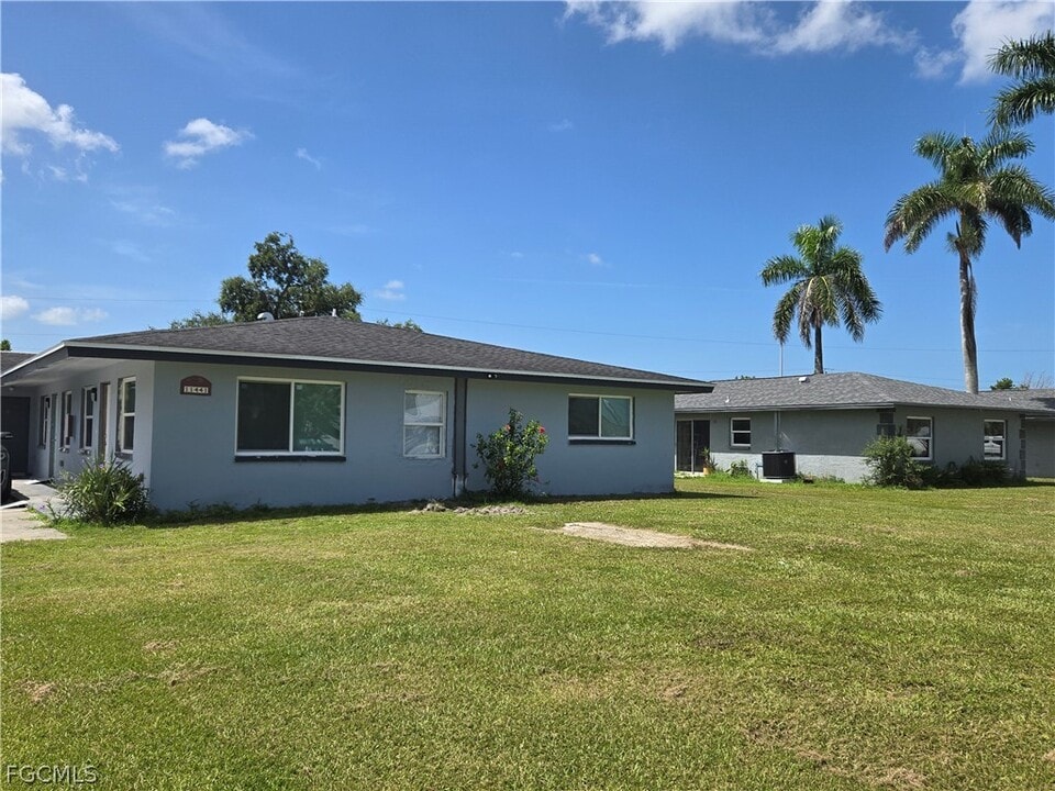 11451 Char Ann Dr in Ft. Myers, FL - Building Photo