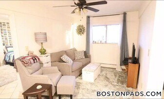 140 Kenrick St, Unit 4 in Boston, MA - Building Photo
