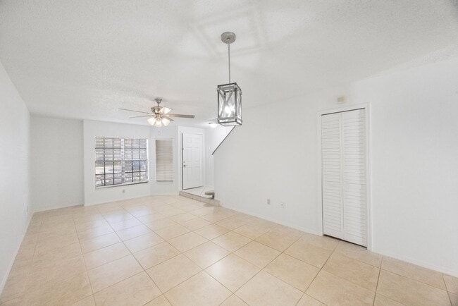 5100 Burchette Rd in Tampa, FL - Building Photo - Building Photo