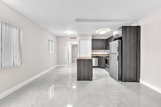 520 NE 45th St in Boca Raton, FL - Building Photo - Building Photo