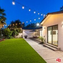 22747 Erwin St in Los Angeles, CA - Building Photo - Building Photo