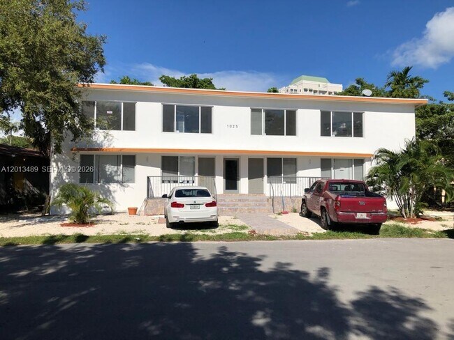 1025 NE 78th St in Miami, FL - Building Photo - Building Photo