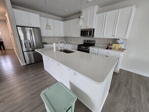 1609 Whistling Rd in Chesapeake, VA - Foto de edificio - Building Photo