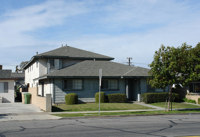 10901-10909 Walnut St in Los Alamitos, CA - Building Photo - Building Photo