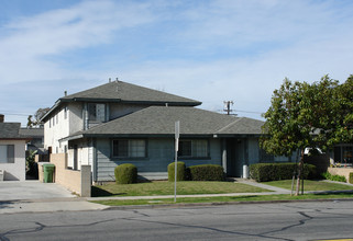 10901-10909 Walnut St in Los Alamitos, CA - Foto de edificio - Building Photo