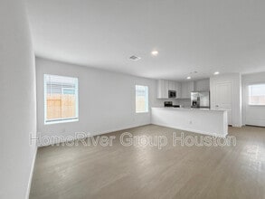 327 Kingston Wy in Waller, TX - Building Photo - Building Photo