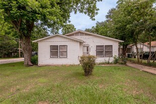 1312 16th St in Huntsville, TX - Building Photo