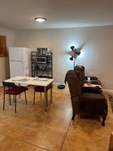 2091 Fallbrook Ct in Paso Robles, CA - Building Photo - Building Photo