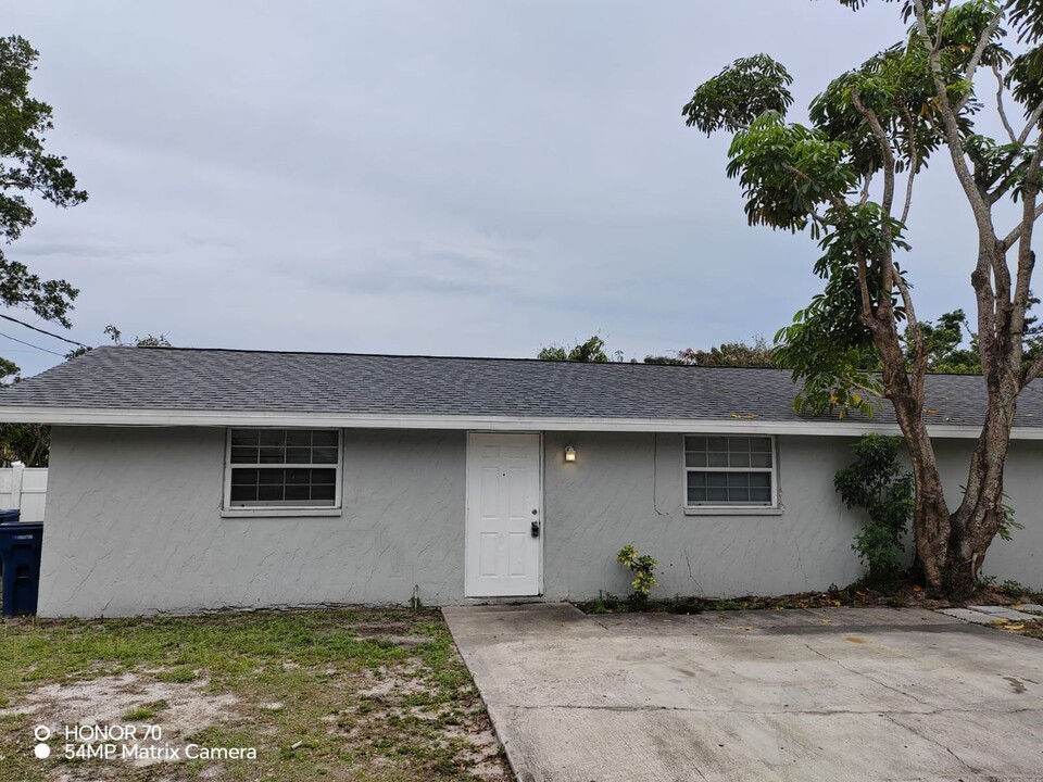 1103-1107 33rd Ave W in Bradenton, FL - Foto de edificio
