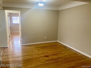 1725 Gardenia Ave, Unit Apt 415 in Royal Oak, MI - Building Photo - Building Photo