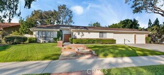 9201 Paso Robles Ave in Los Angeles, CA - Building Photo