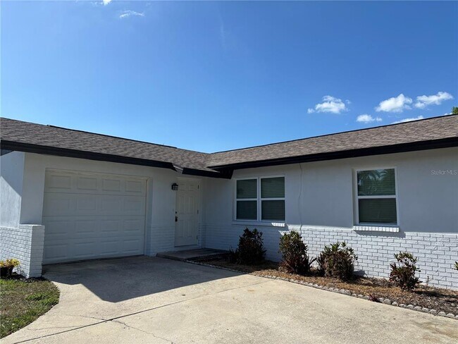 11567 107th Ave N in Largo, FL - Building Photo - Building Photo