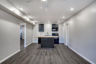 915 Grigsby Ave in Dallas, TX - Building Photo - Building Photo