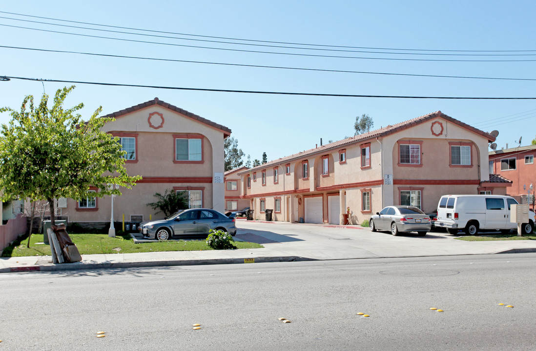 4720-4726 Florence Ave in Bell, CA - Foto de edificio