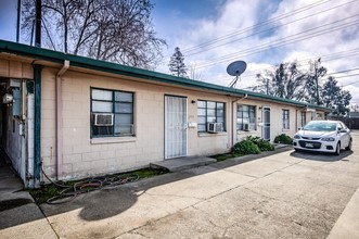 2501-2505 Fruitridge Rd in Sacramento, CA - Building Photo - Building Photo