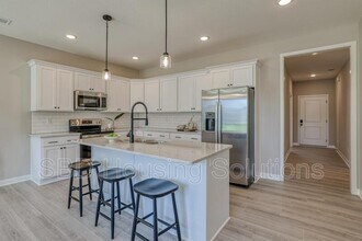 27425 E Oak Vw Dr in Lone Jack, MO - Building Photo - Building Photo