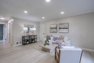 9516 Carroll Canyon Rd, Unit 113 in San Diego, CA - Building Photo - Building Photo