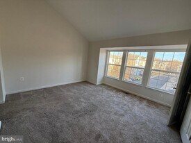 22976 Fontwell Square in Sterling, VA - Building Photo