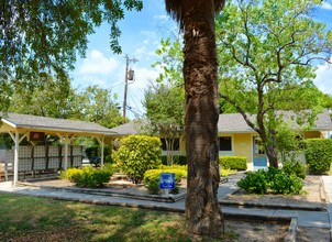 Western Hills in San Antonio, TX - Building Photo - Building Photo